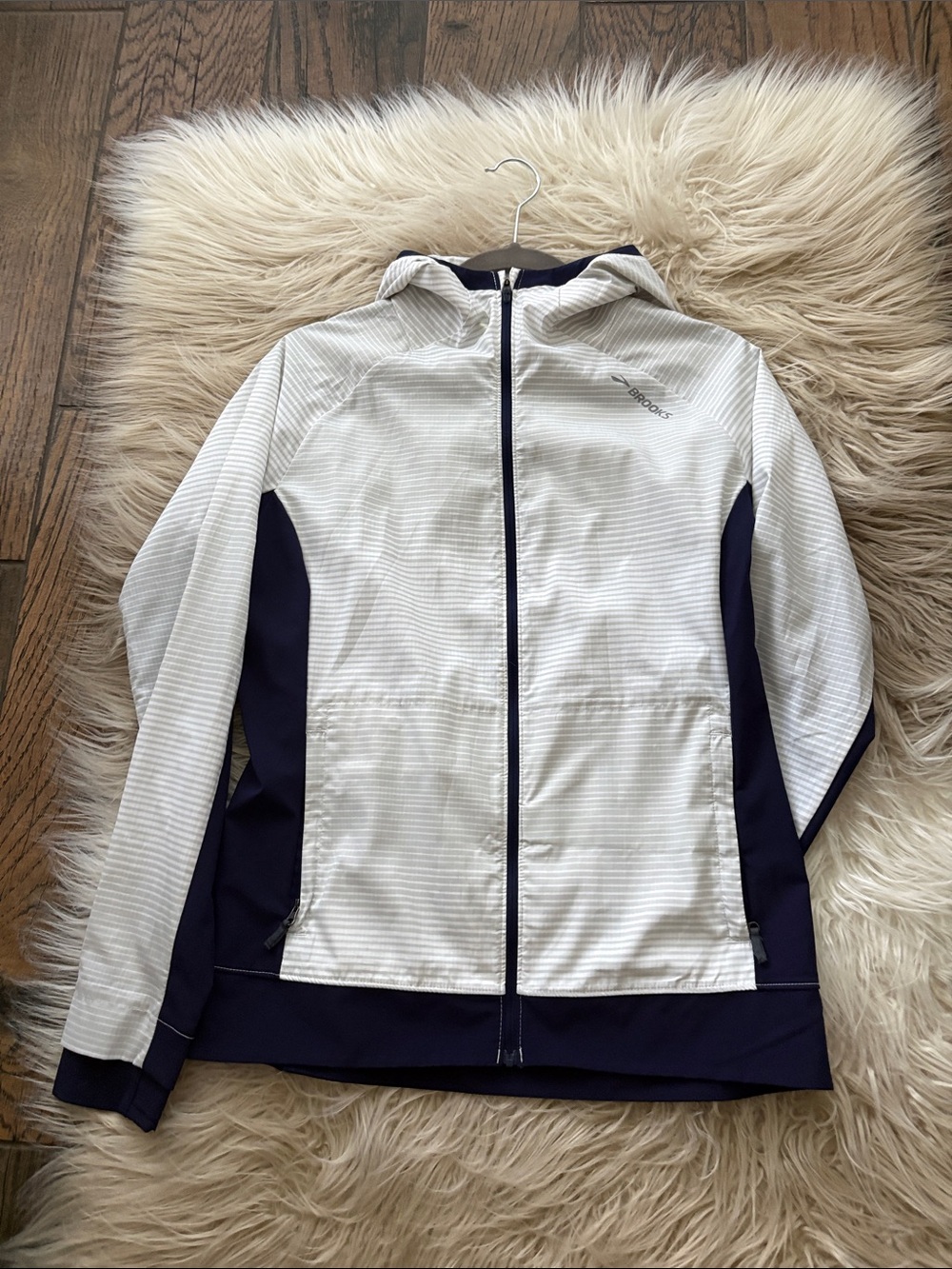 Brooks pack able windbreaker jacket sz Medium